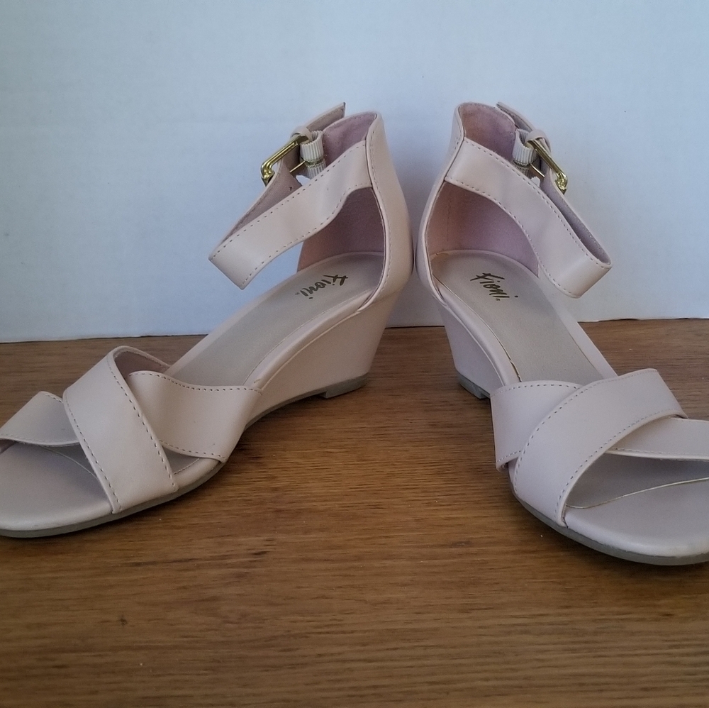 Fioni wedge sandals